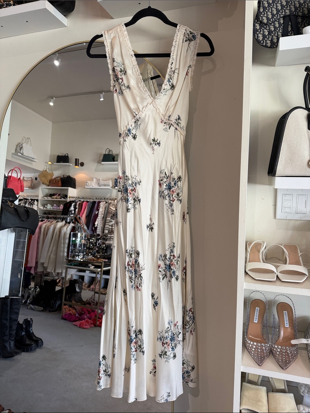 Doen Cream Floral V-Neck Maxi Dress